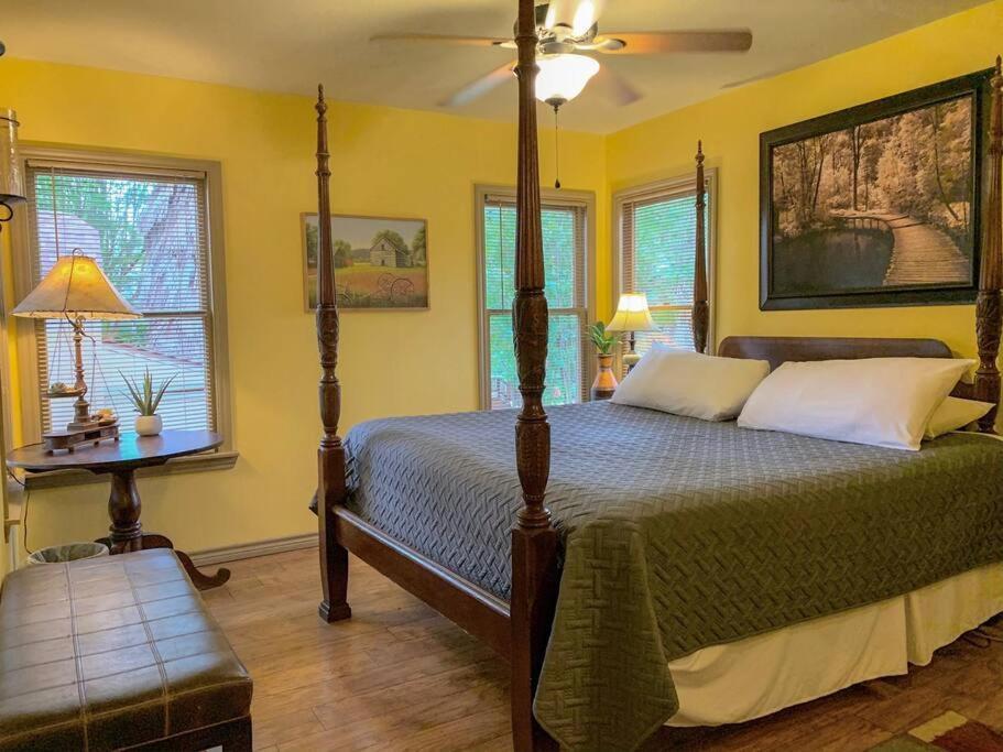 The River Haven - Sleeps 32 - On Guadalupe River Seguin Esterno foto