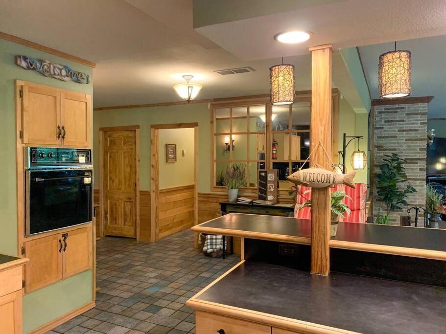 The River Haven - Sleeps 32 - On Guadalupe River Seguin Esterno foto