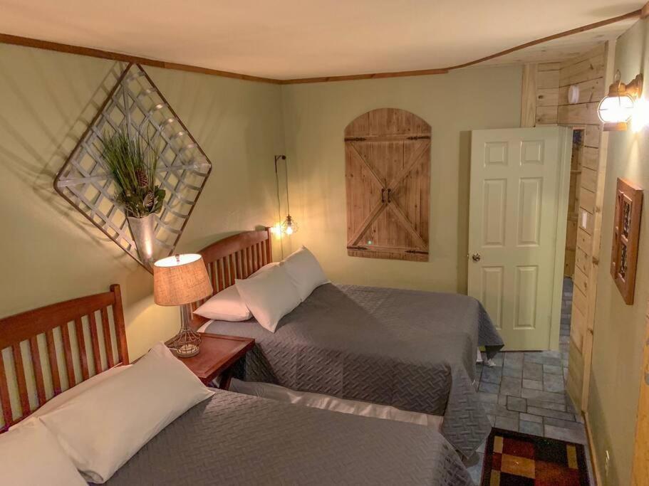 The River Haven - Sleeps 32 - On Guadalupe River Seguin Esterno foto