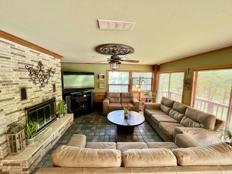 The River Haven - Sleeps 32 - On Guadalupe River Seguin Esterno foto