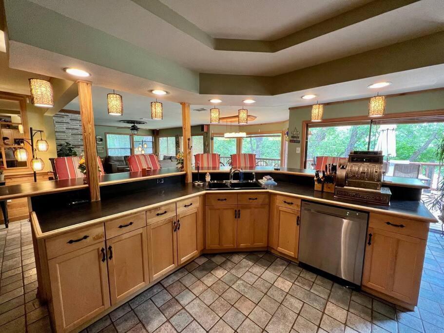 The River Haven - Sleeps 32 - On Guadalupe River Seguin Esterno foto