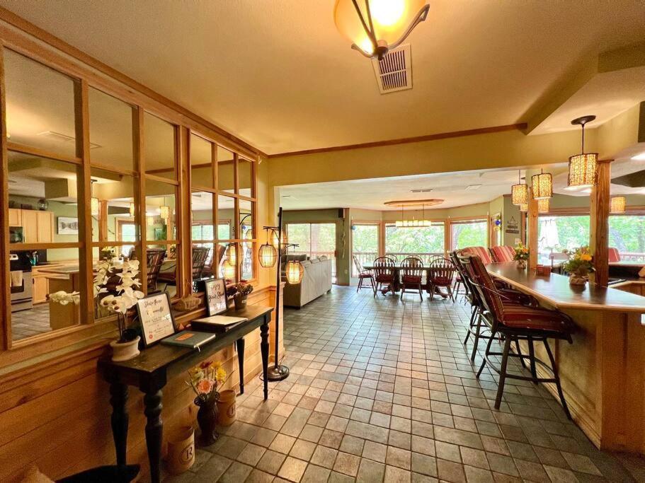 The River Haven - Sleeps 32 - On Guadalupe River Seguin Esterno foto